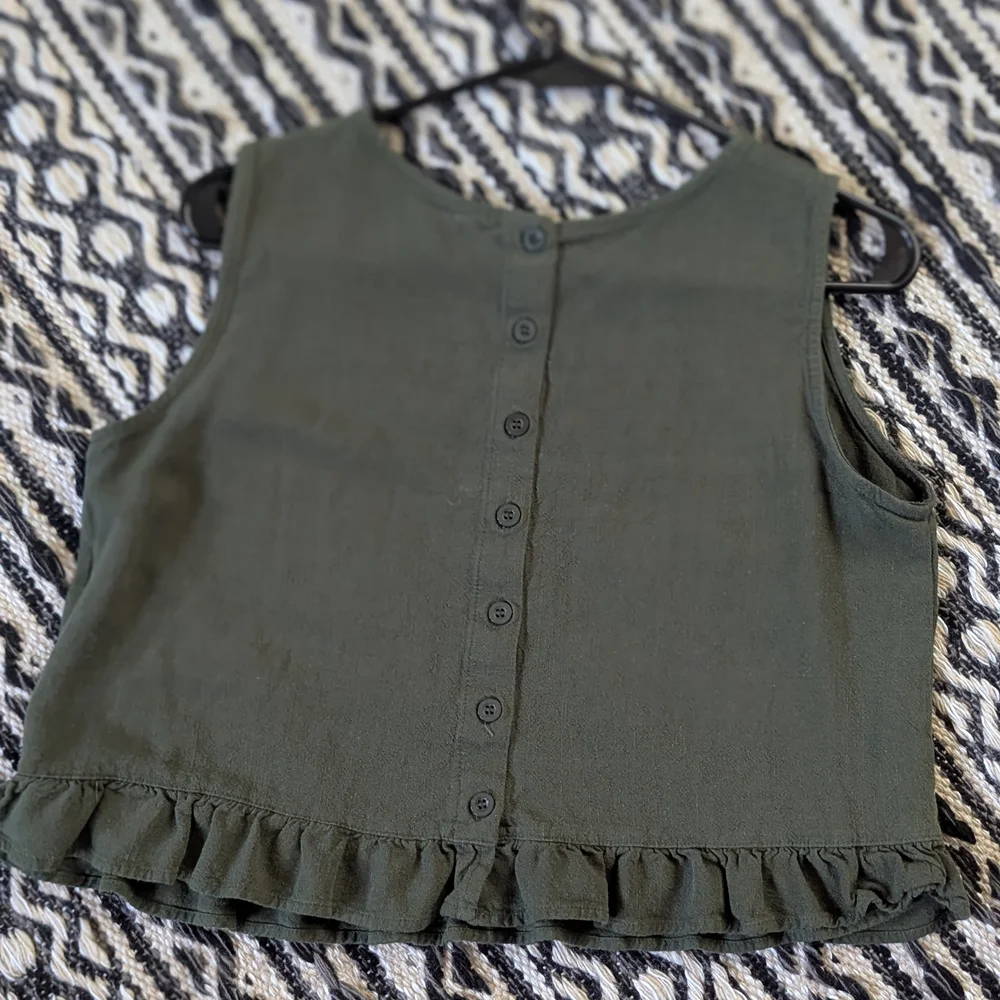 Amazon Green Ruffled Tank Top - Picture 6 of 9